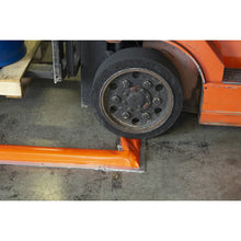 Load image into Gallery viewer, Make-A-Berm, Heavy Duty Vented Corner, 1.5 inch High, 2 per Box - #28494 - 28494 - image 2