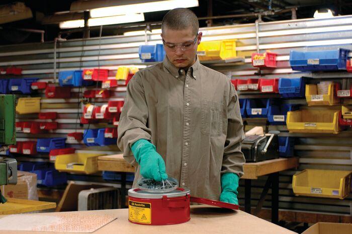 Justrite 10370 CAN, BENCH W/BSKT, 1G, RED