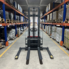 Load image into Gallery viewer, MechMaxx 3300lbs Lithium-ion Electric Straddle Stacker, 118" Lift, Adjustable Legs &amp; Forks, F33-118S