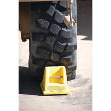 Load image into Gallery viewer, All-Terrain Heavy-Duty Wheel Chock with Aluminum Cleat, 40 Ton Capacity, 28-38 in. Tires — image 5 of 7