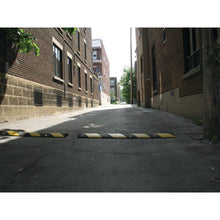 Load image into Gallery viewer, 4 ft Alley Bump Speed Bump, Black/Yellow — image 4 of 9