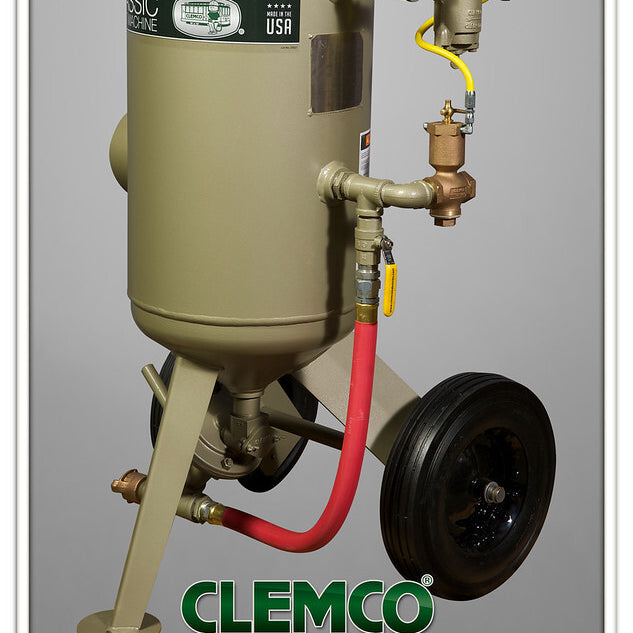 Clemco 01179 3 Cubic Foot 1 1/4" Pipe w/ TLR-300 Remote & Flat Sand Valve Classic Sandblast Pots
