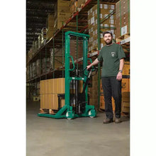 Load image into Gallery viewer, Grizzly T31643 - 2T Bear-Lift Pro Pallet Stacker