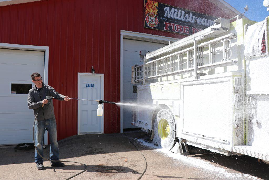 Easy-Kleen Firehouse 2400 PSI @ 3.5 GPM Cold Water Electric Pressure Washer - Rack Mounted