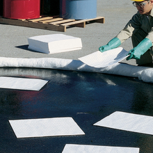 Load image into Gallery viewer, PIG® Oil-Only Spill Kit in 95-Gallon Overpack Salvage Drum