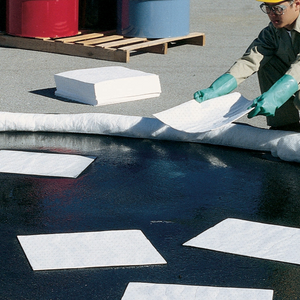 PIG® Oil-Only Spill Kit in 95-Gallon Overpack Salvage Drum