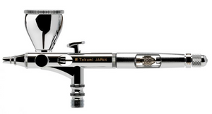 Iwata Custom Micron Takumi Side Feed Dual Action Airbrush