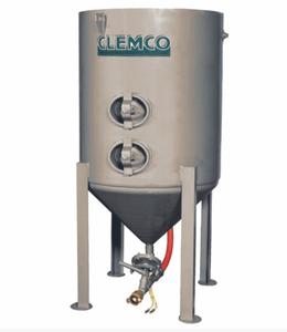 Clemco 10 cu ft Classic Blast Machine Model 3661 with Flat Sand Valve (FSV) - Stationary 1-1/4 inch Piping - With TLR-300 Remote