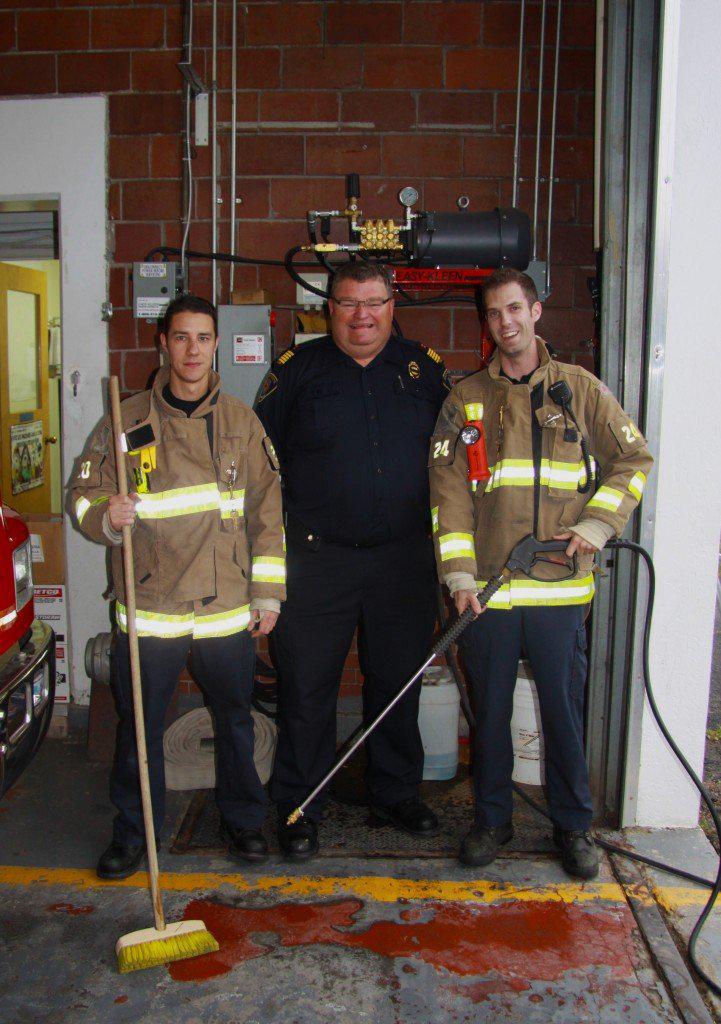 Easy-Kleen Firehouse 2400 PSI @ 3.5 GPM Cold Water Electric Pressure Washer - Rack Mounted